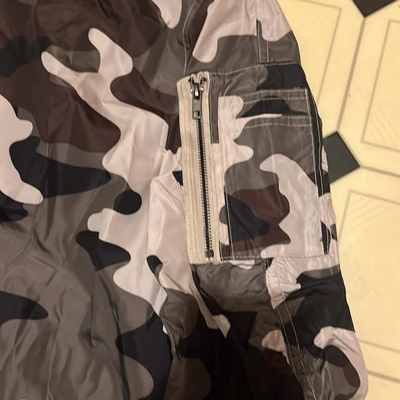 Elwood side pocket camouflage lightweight zip down jacket size XL EUC - Picture 2 of 6
